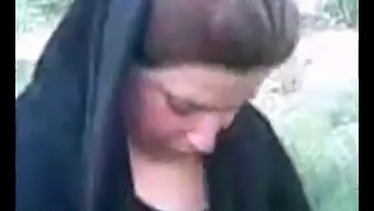 Hijabi Woman Indulges In Outdoor Sex In Amateur Video
